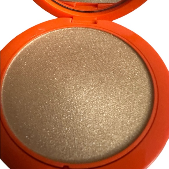 Maven🥳HOST PICK🥳 Bundle 3D Cheek Powder, Highlighter & Sue Velvet Lipstick NIB - Picture 4 of 9